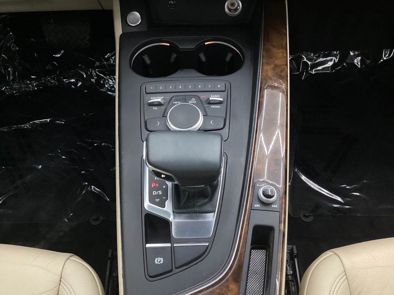 Vehicle image 34 of 51