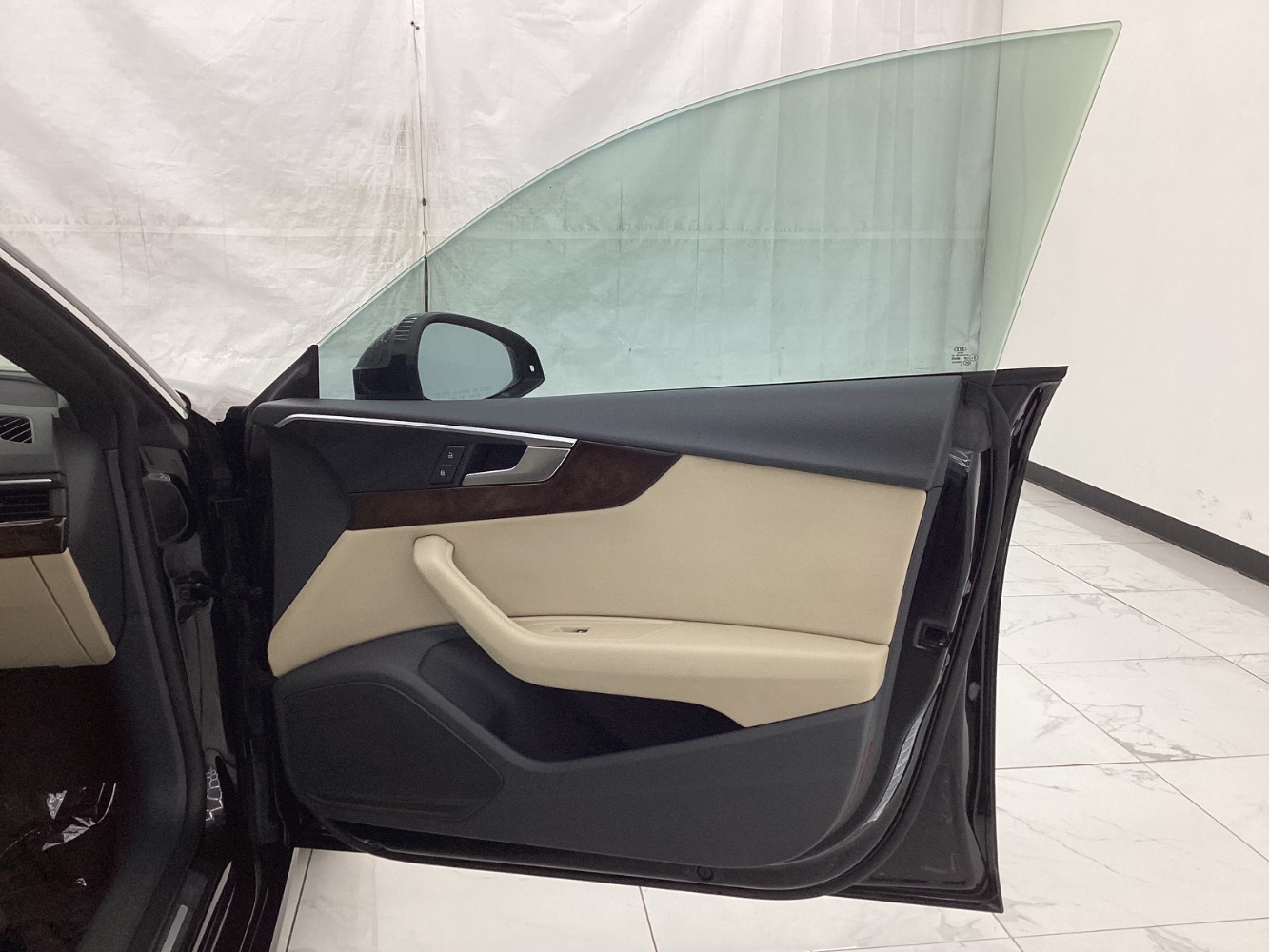 Vehicle image 17 of 51