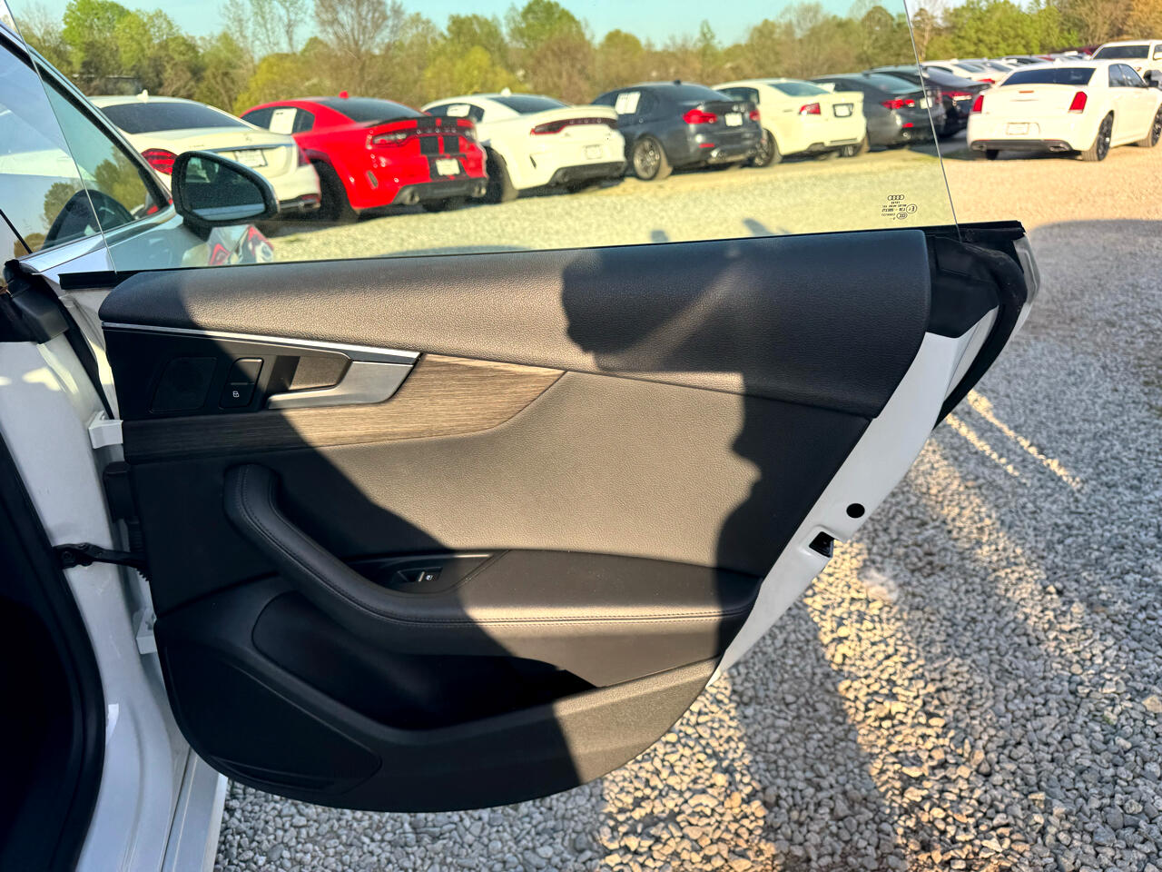 Vehicle image 32 of 85