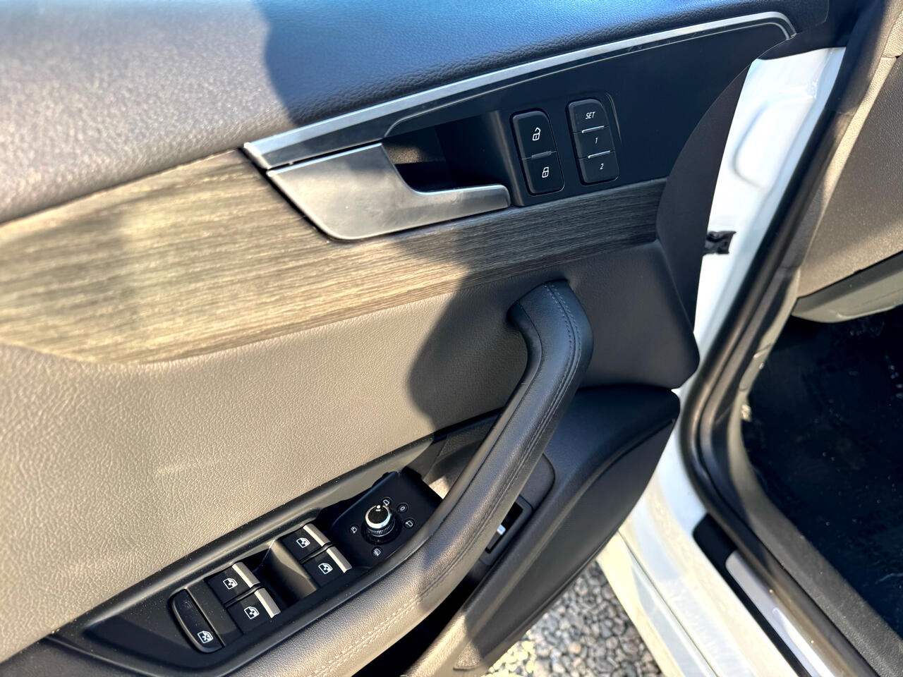 Vehicle image 52 of 85