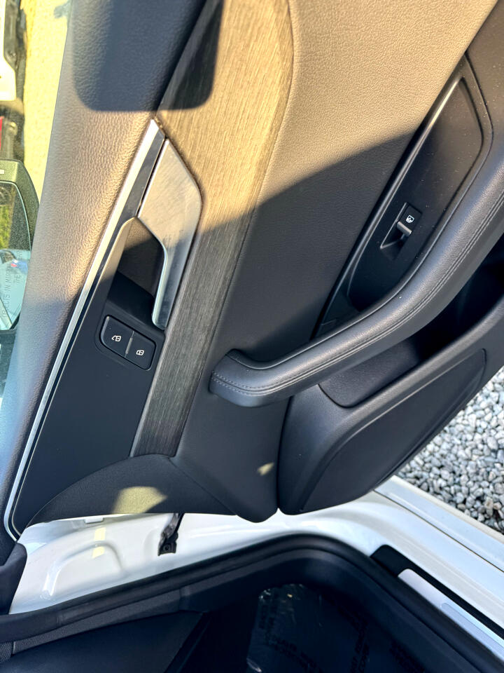 Vehicle image 17 of 85