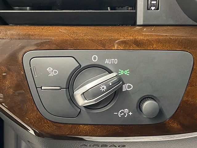 Vehicle image 60 of 63
