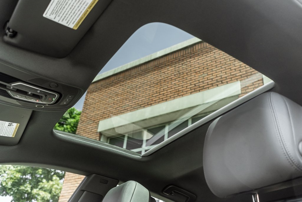Vehicle image 40 of 43