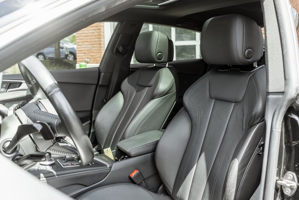 Vehicle image 10 of 43