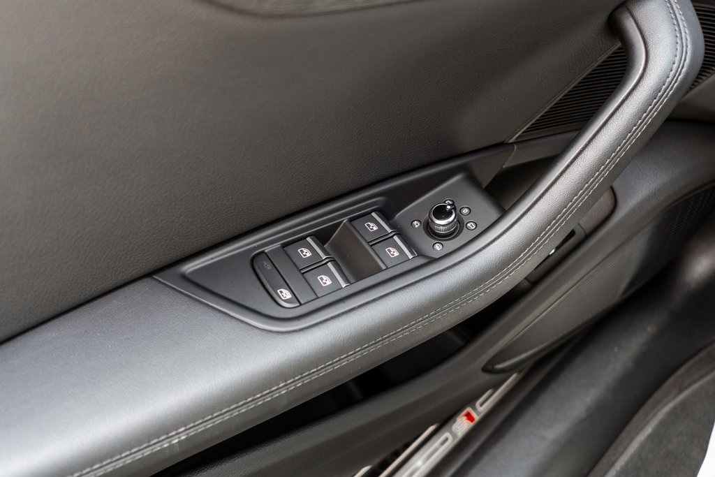 Vehicle image 31 of 43