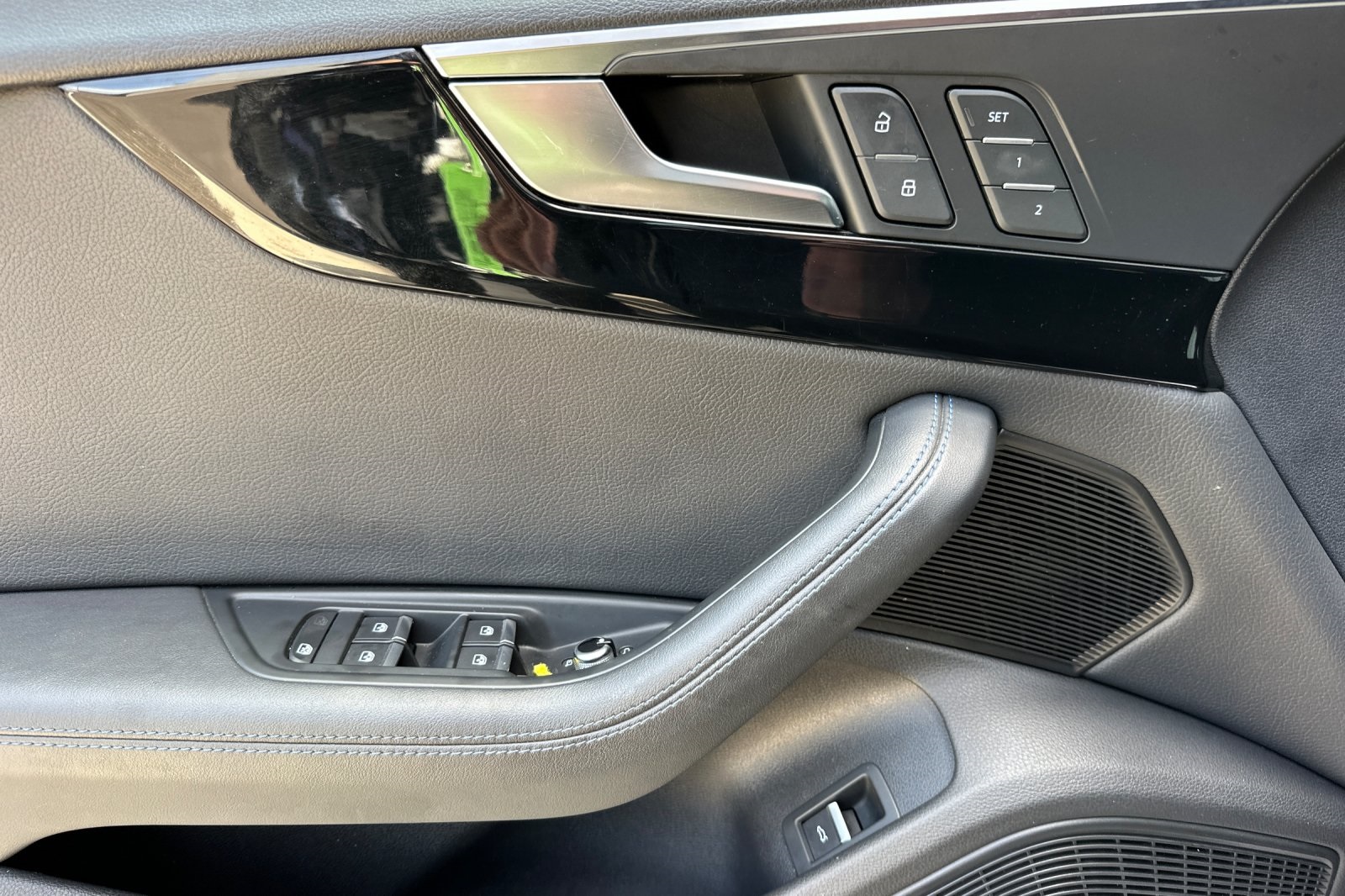 Vehicle image 11 of 35
