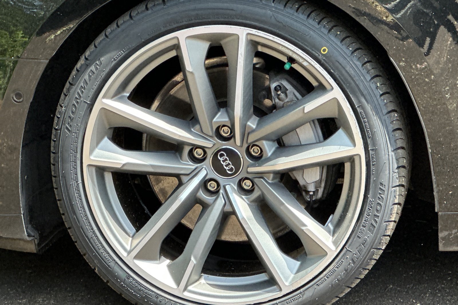 Vehicle image 33 of 35