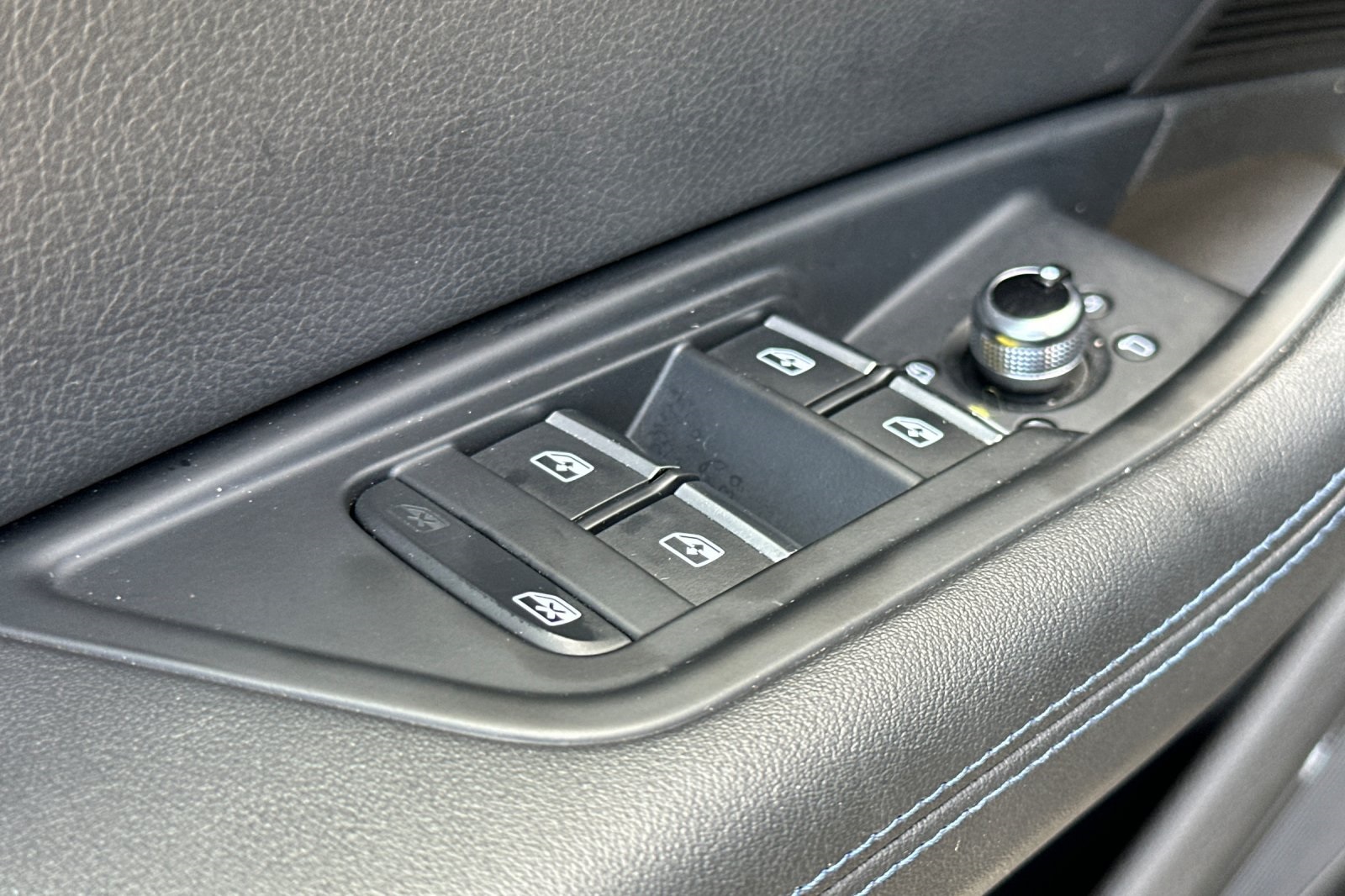 Vehicle image 12 of 35