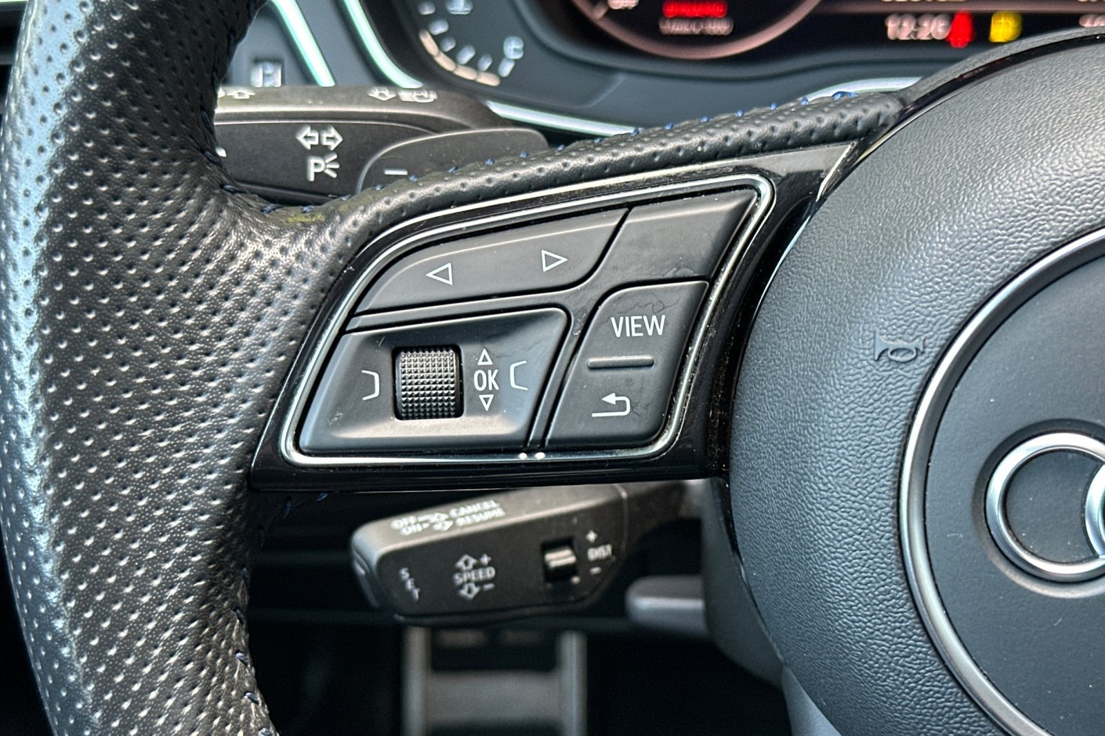 Vehicle image 28 of 35