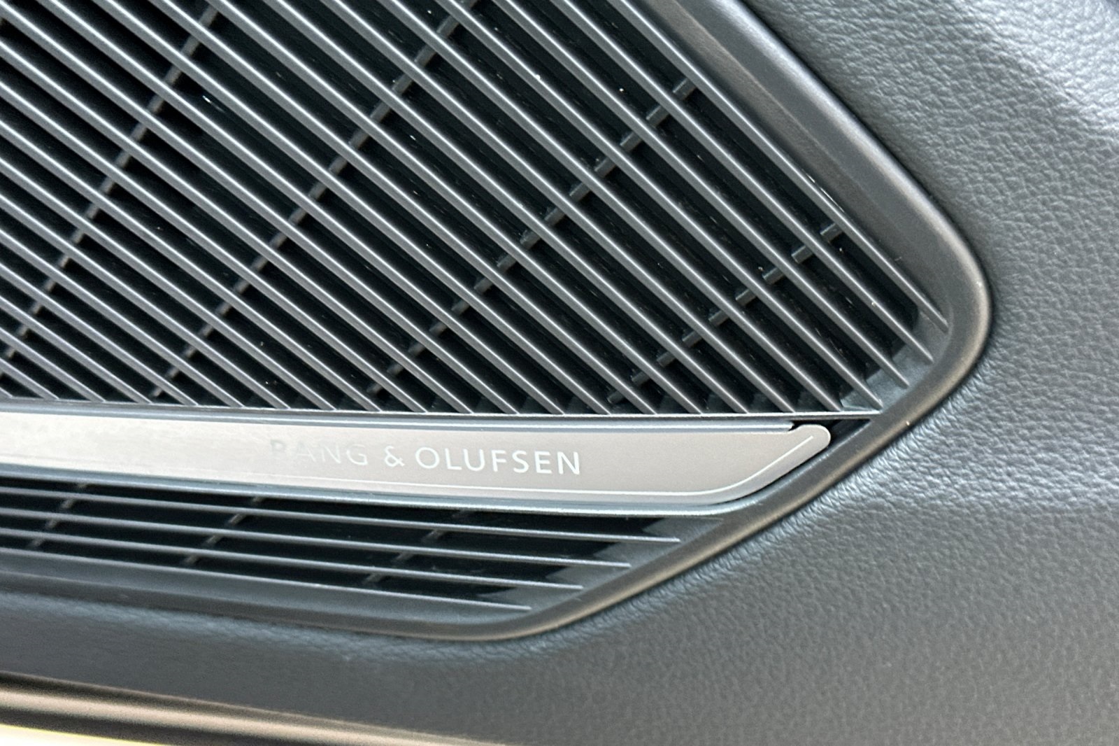 Vehicle image 20 of 35