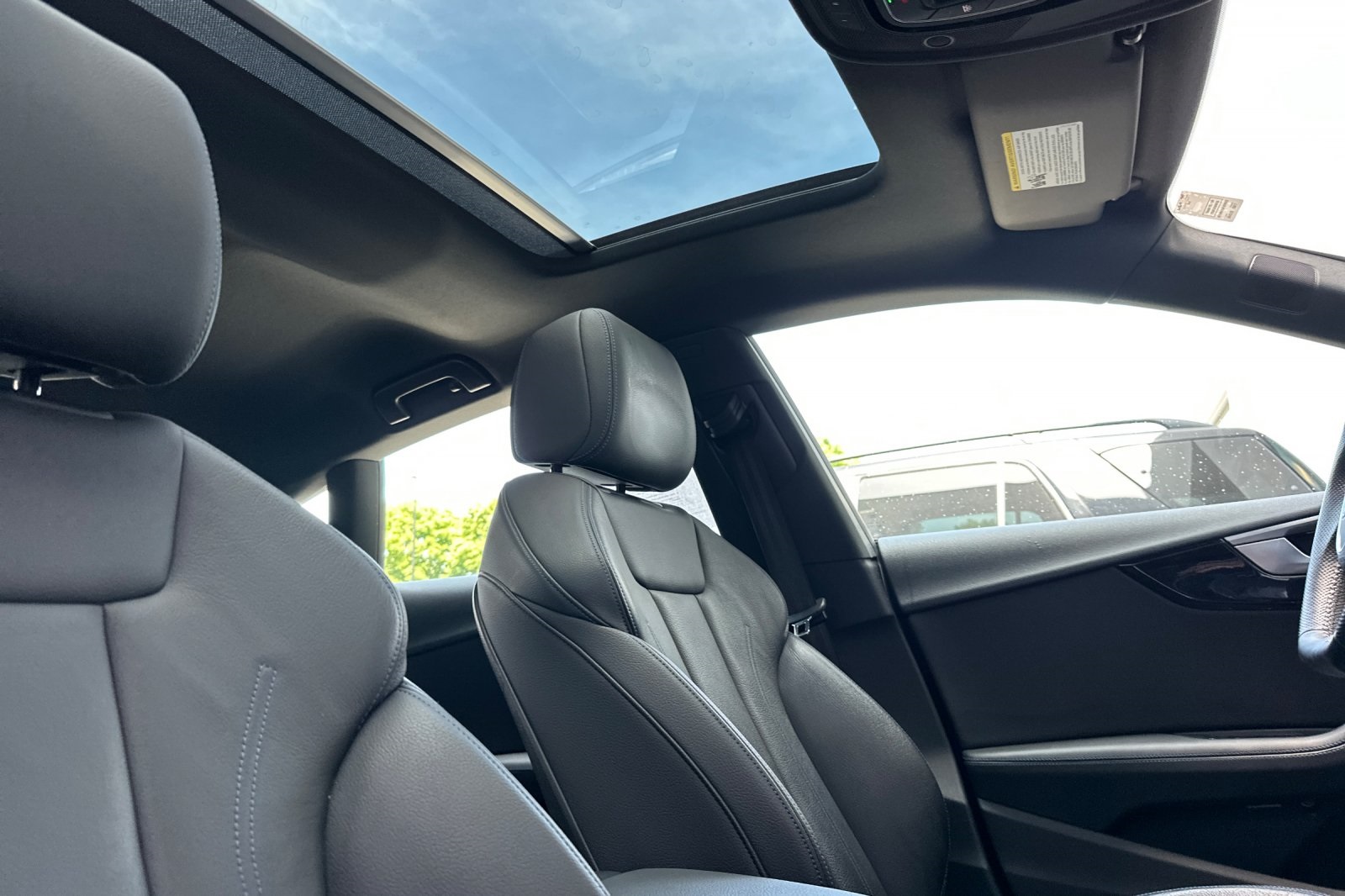 Vehicle image 18 of 35