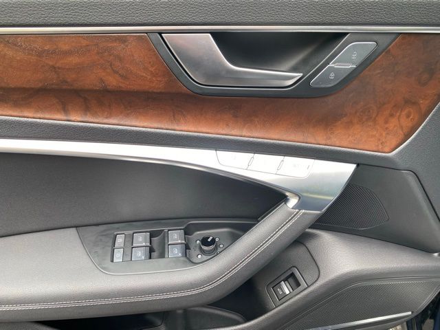 Vehicle image 32 of 54
