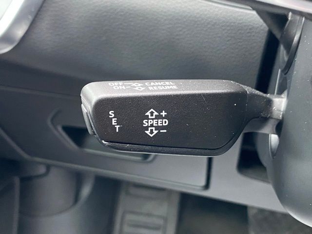 Vehicle image 40 of 54