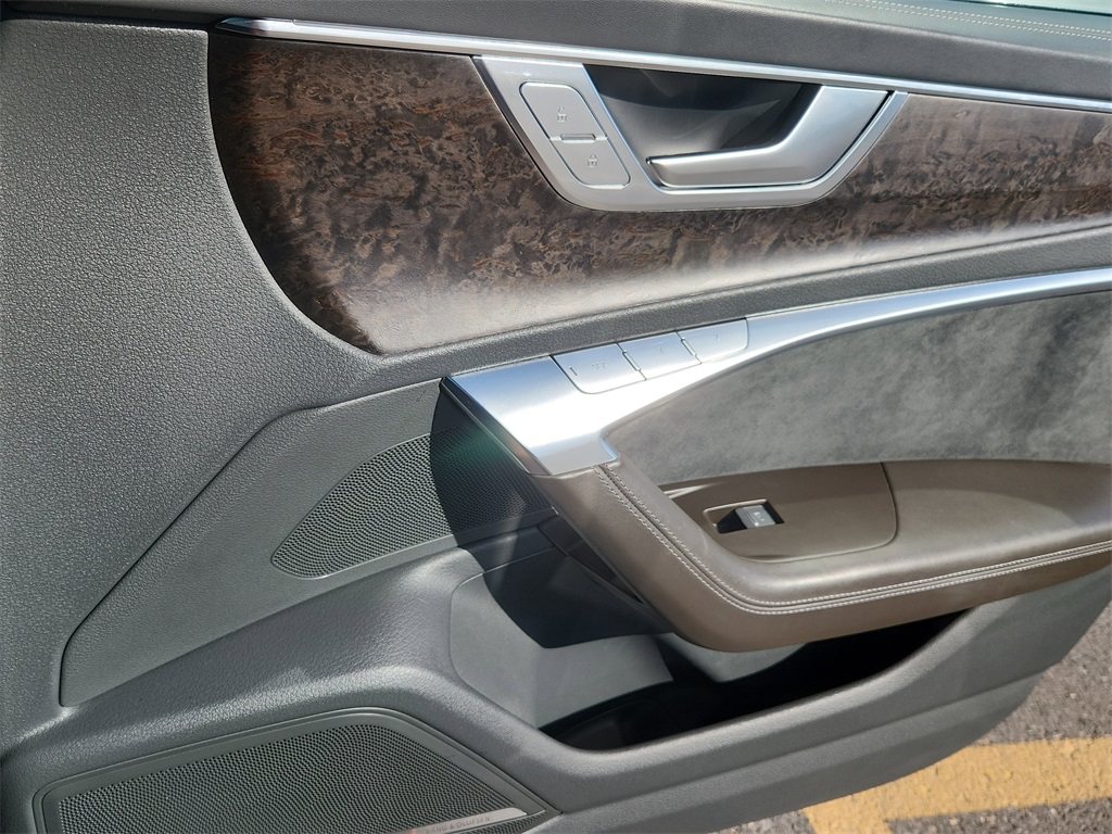 Vehicle image 23 of 26