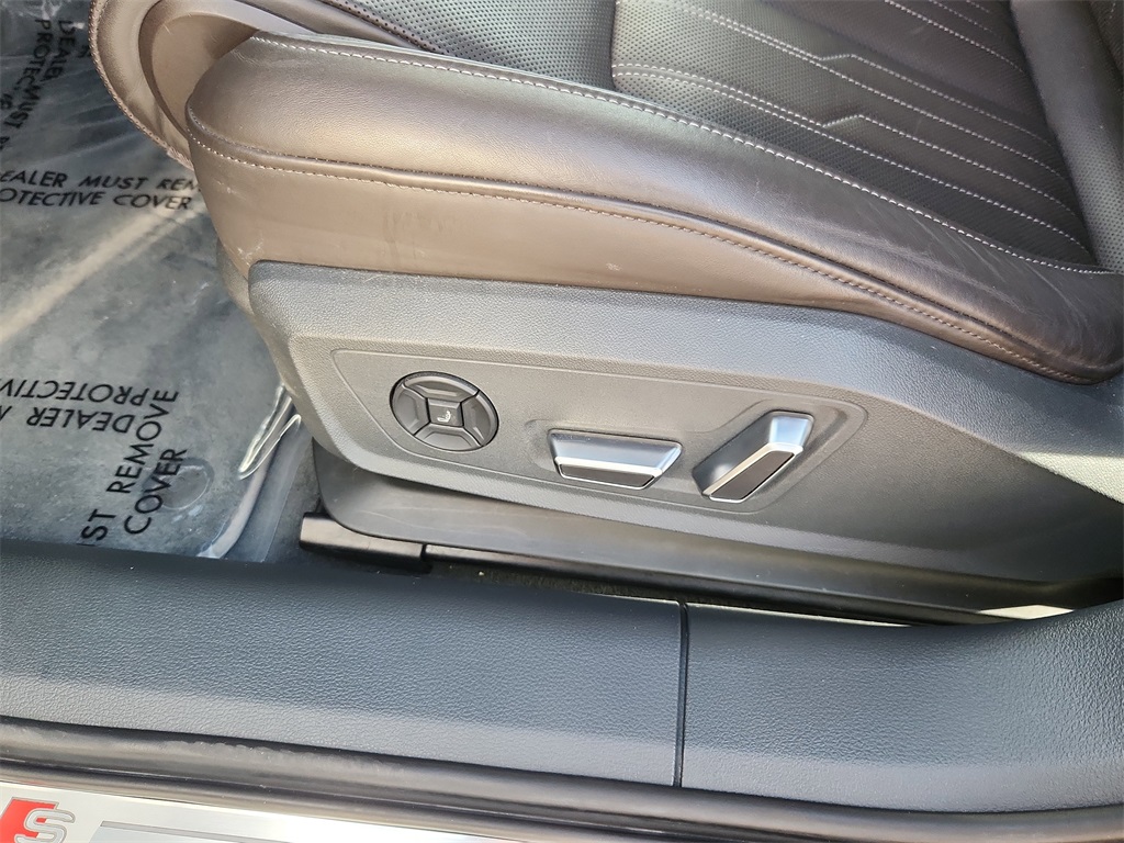 Vehicle image 24 of 26