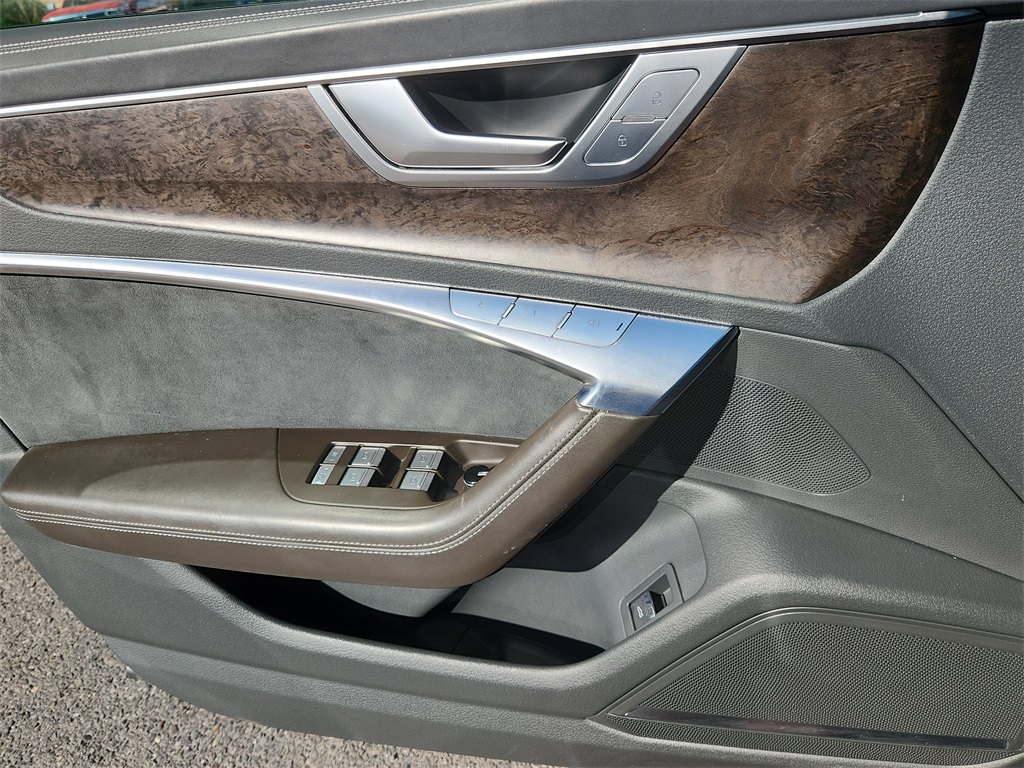 Vehicle image 20 of 26