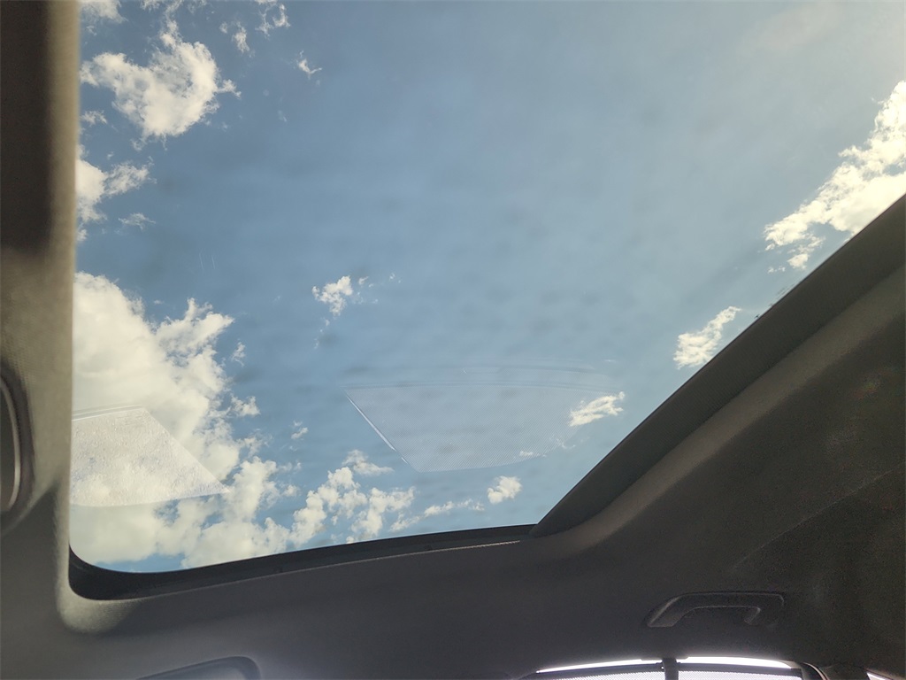 Vehicle image 25 of 26
