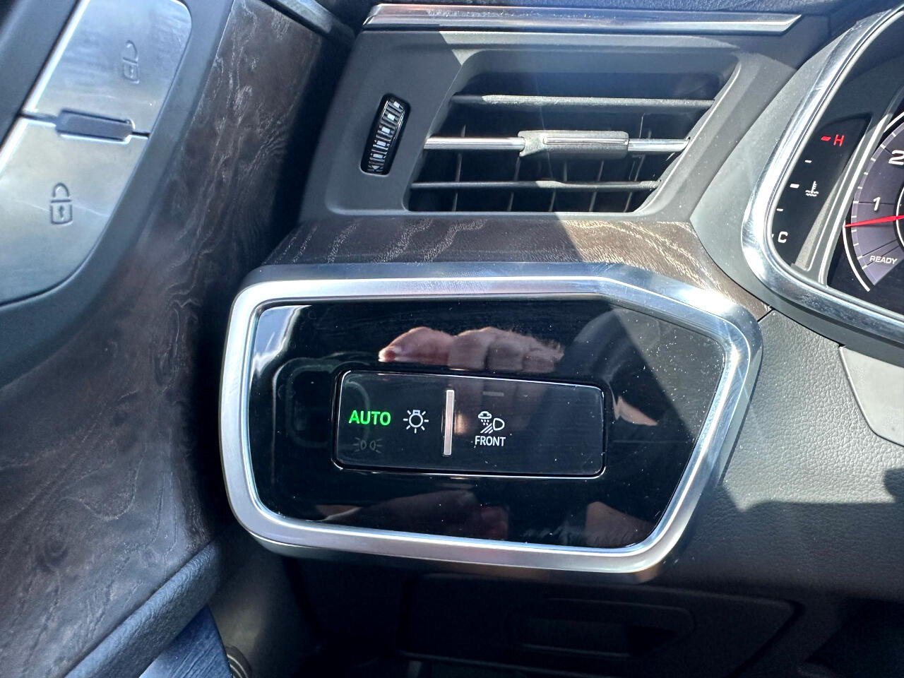 Vehicle image 16 of 19