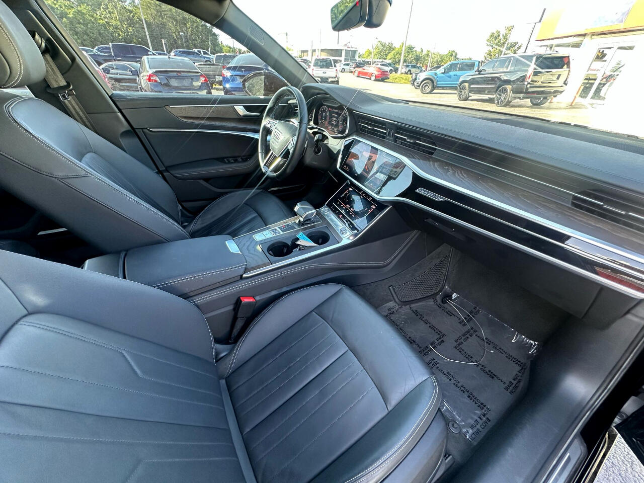 Vehicle image 10 of 19