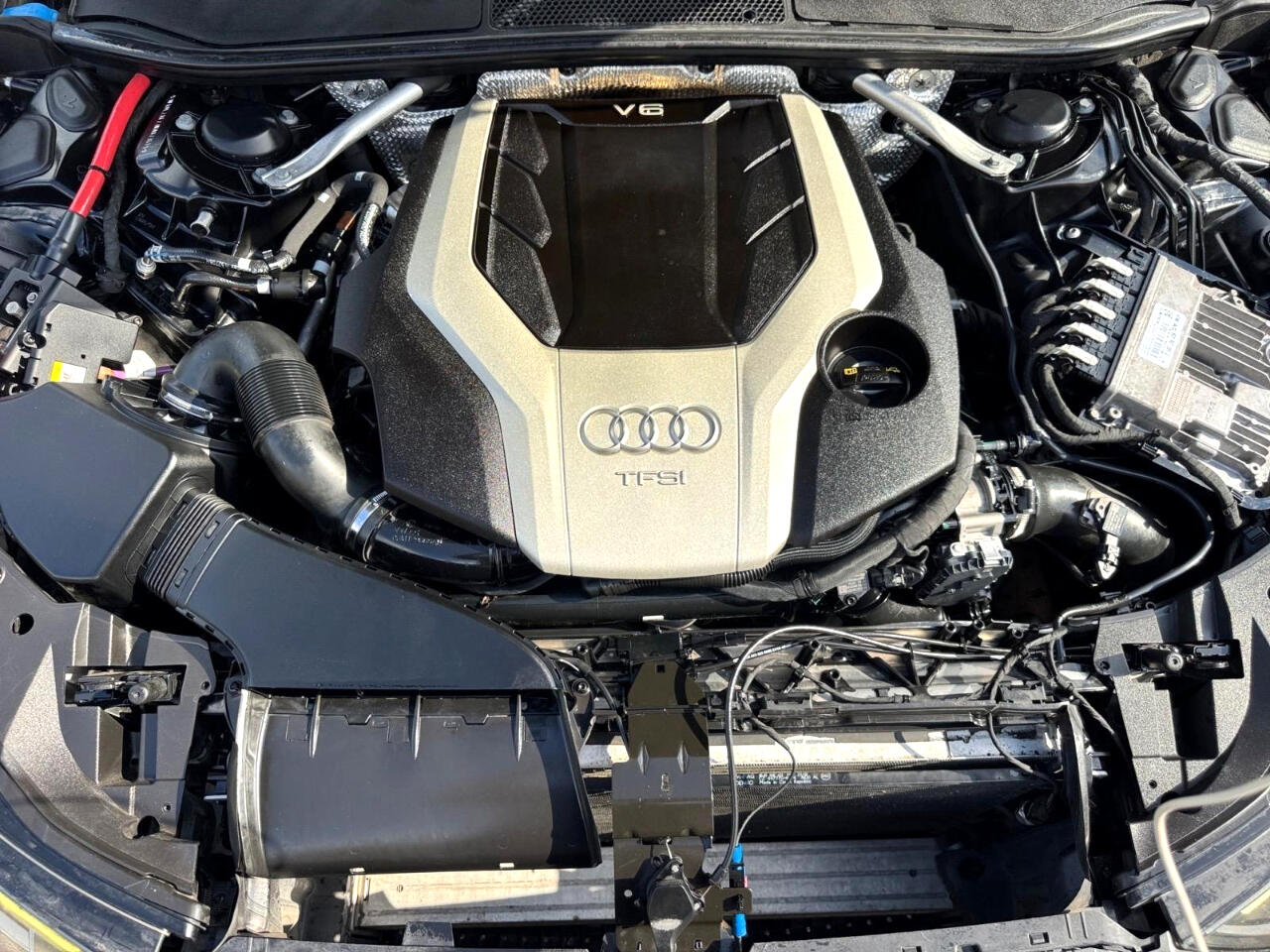 Vehicle image 16 of 28