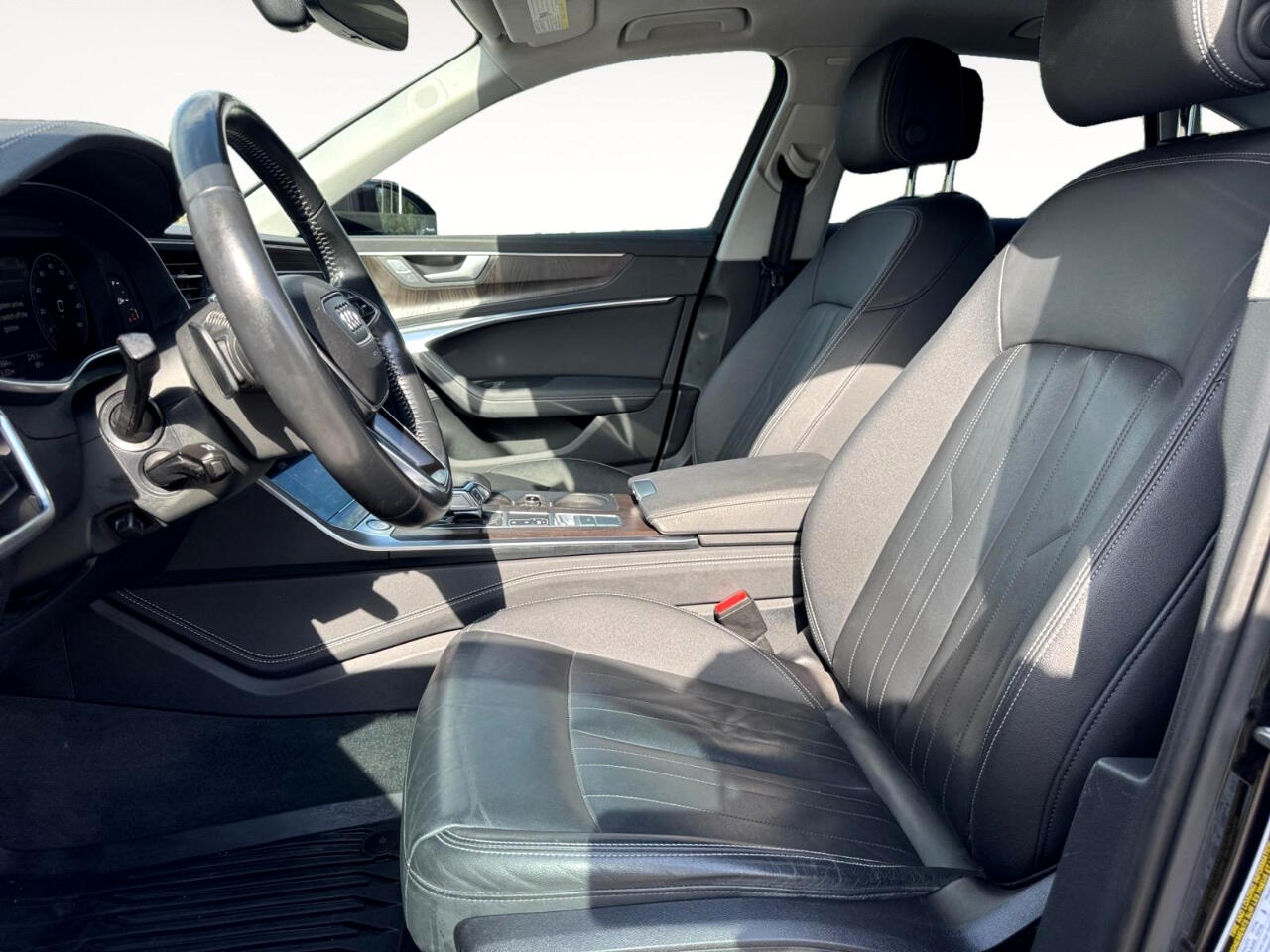 Vehicle image 19 of 28