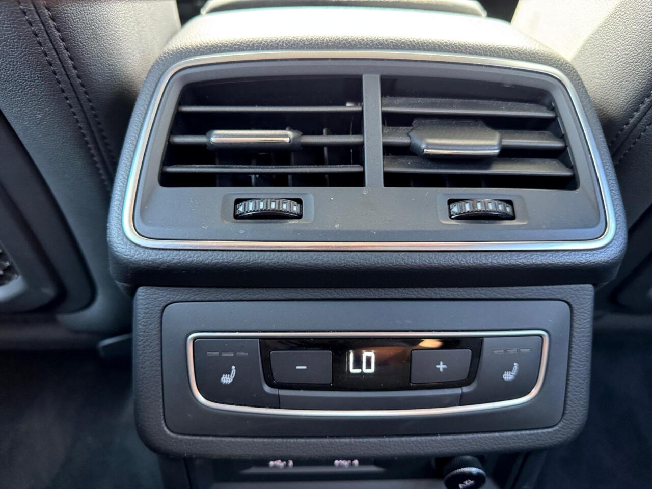 Vehicle image 26 of 28