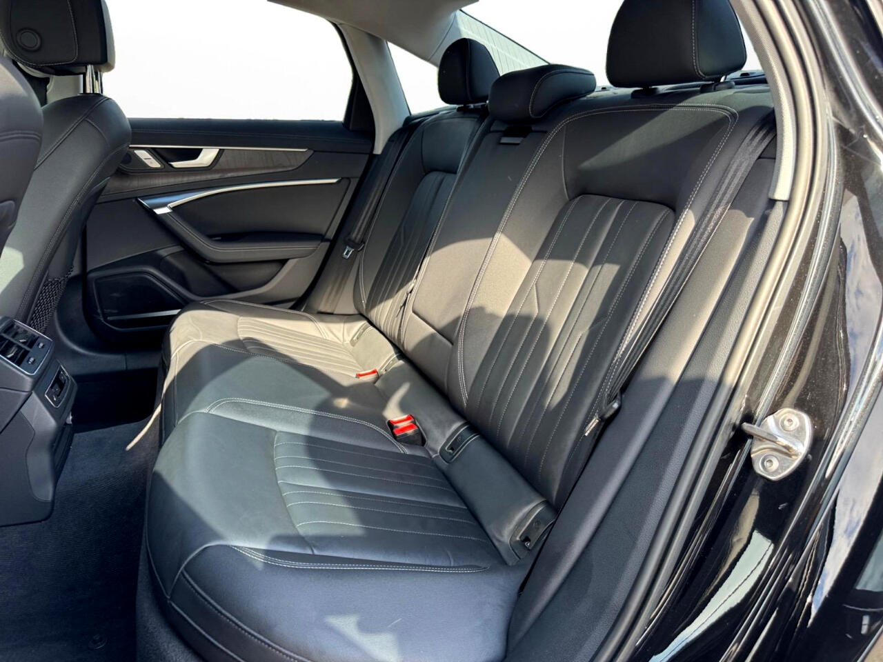 Vehicle image 27 of 28
