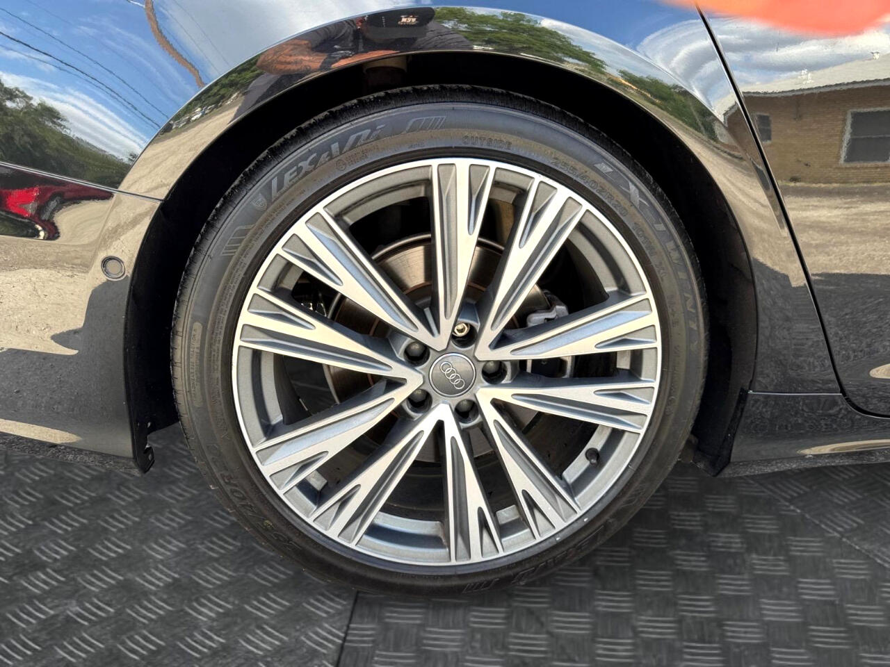 Vehicle image 14 of 28