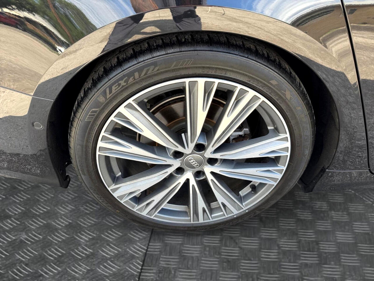Vehicle image 15 of 28