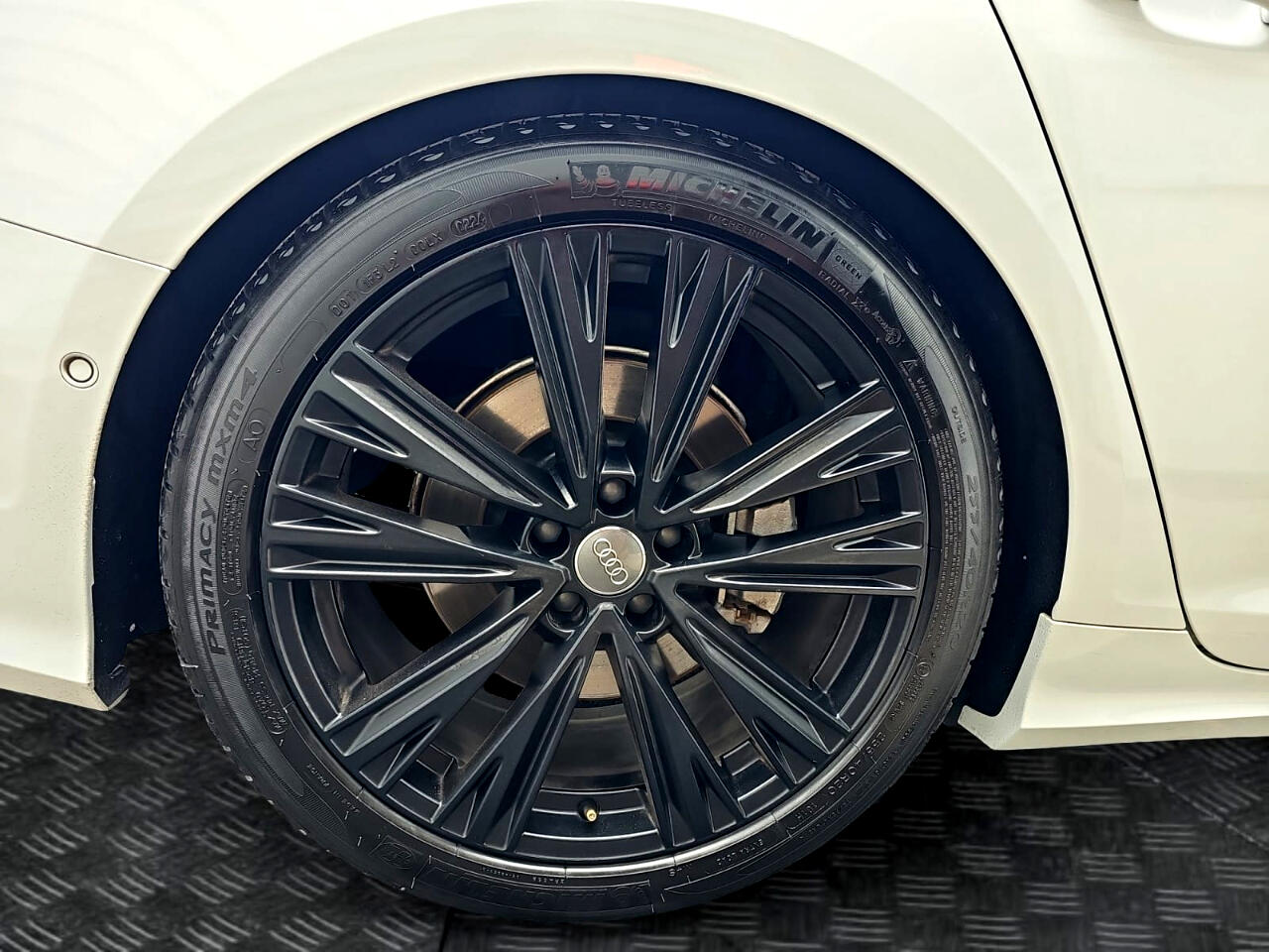 Vehicle image 14 of 27