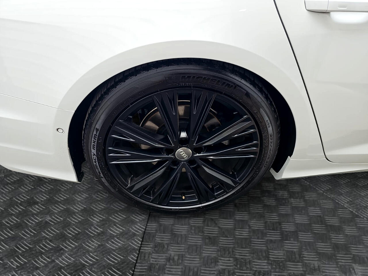Vehicle image 15 of 27