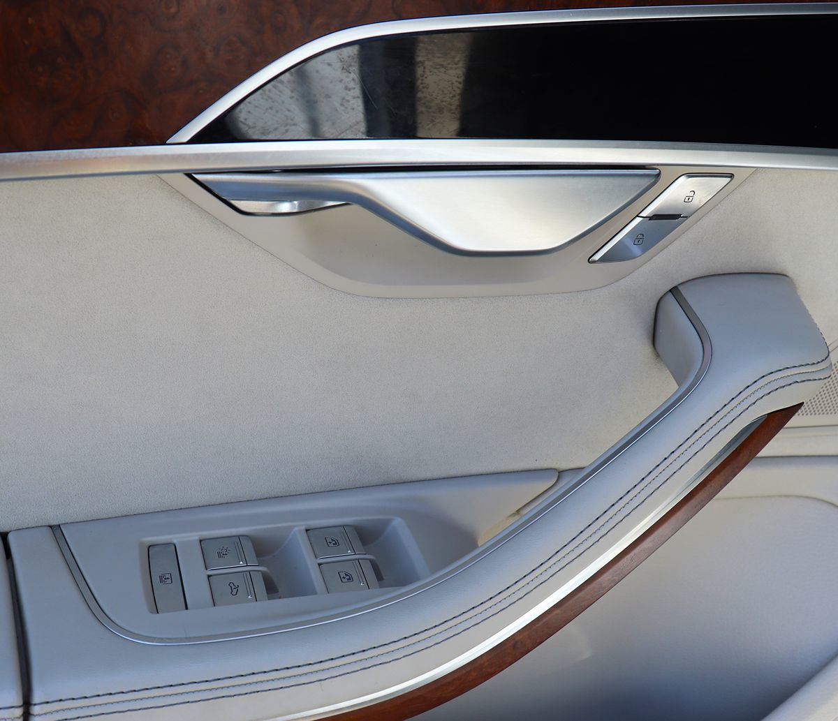 Vehicle image 51 of 78