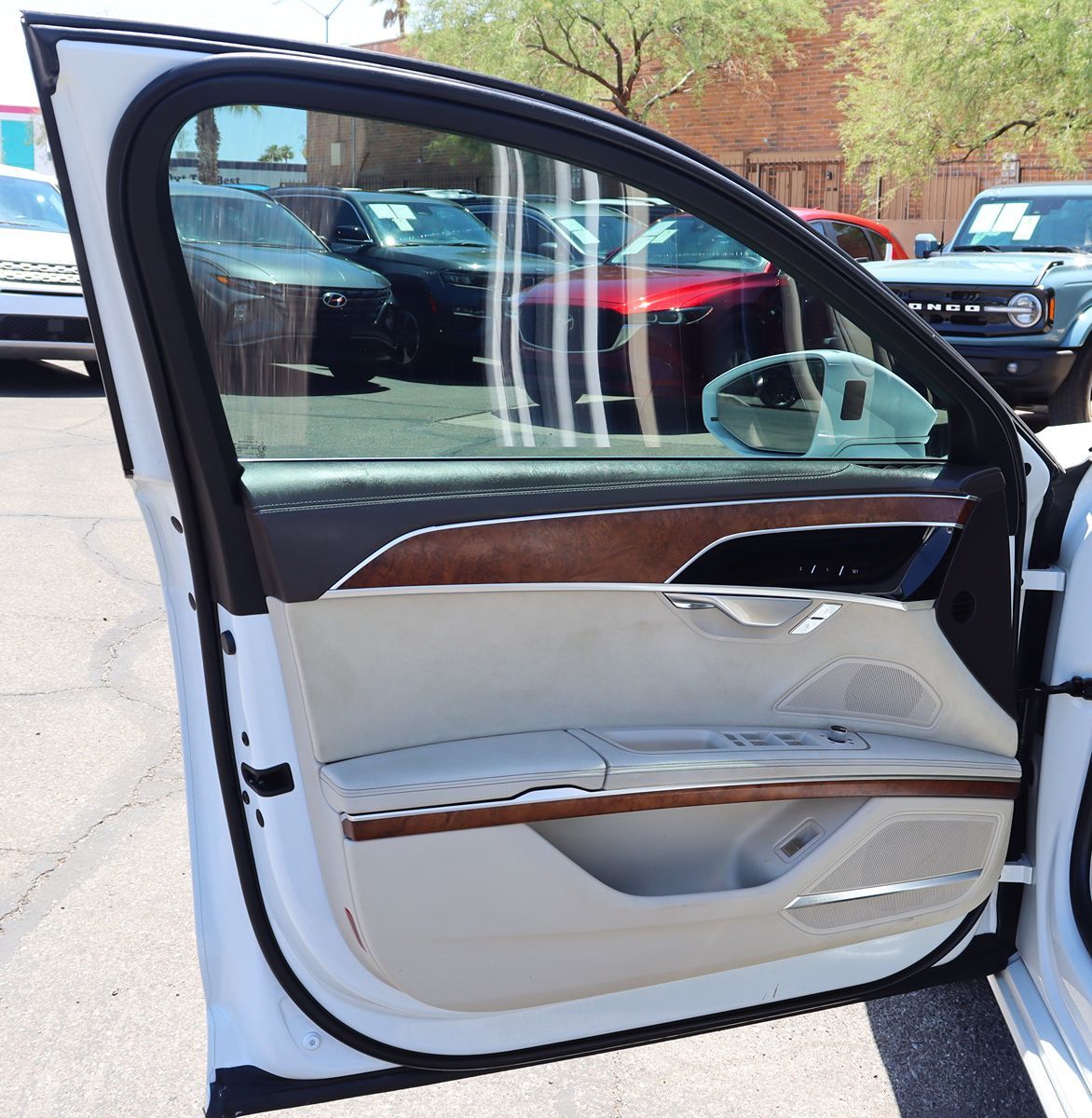 Vehicle image 76 of 78