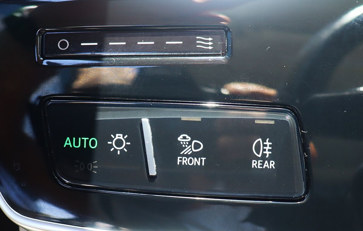 Vehicle image 32 of 78