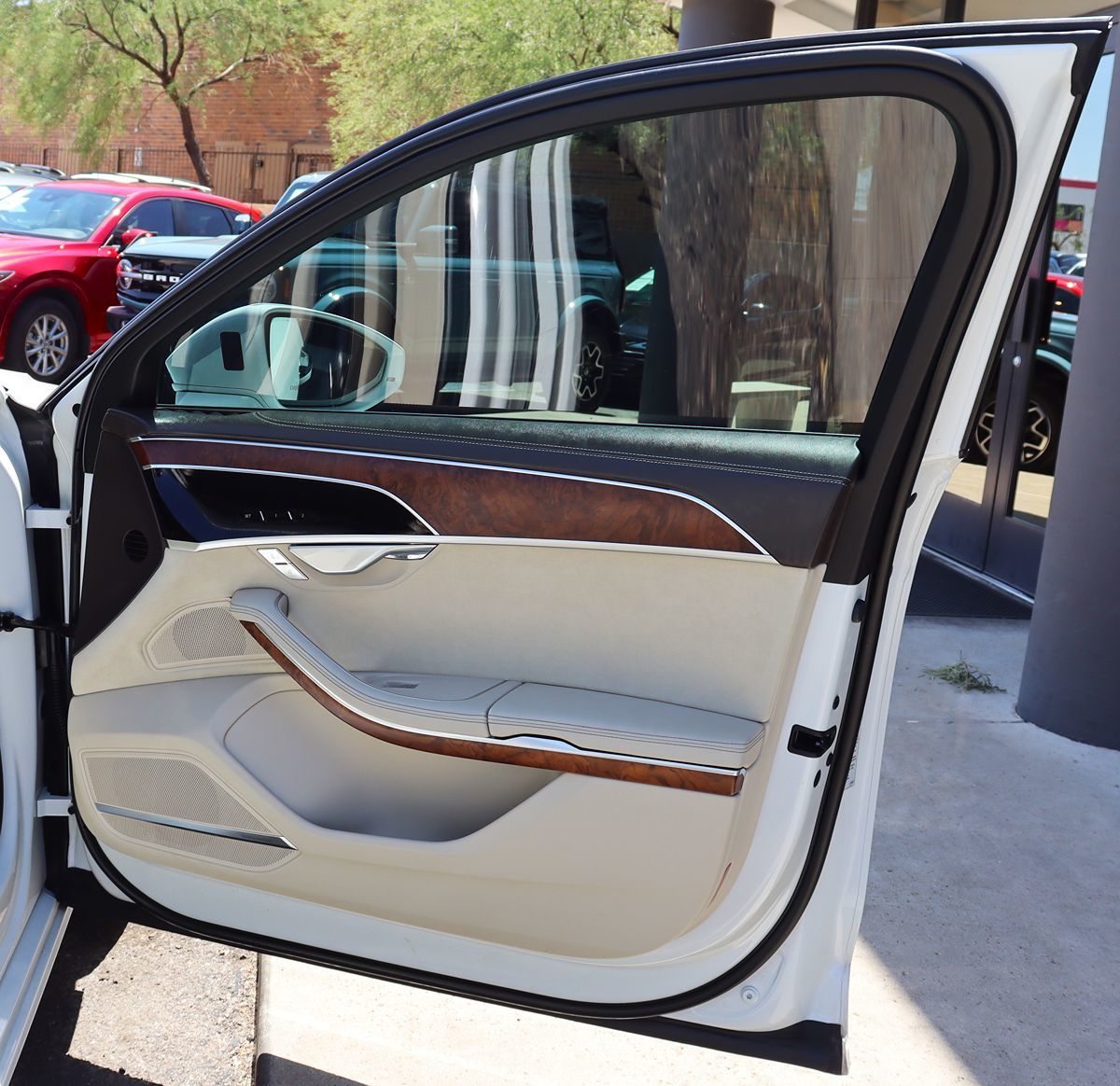 Vehicle image 61 of 78