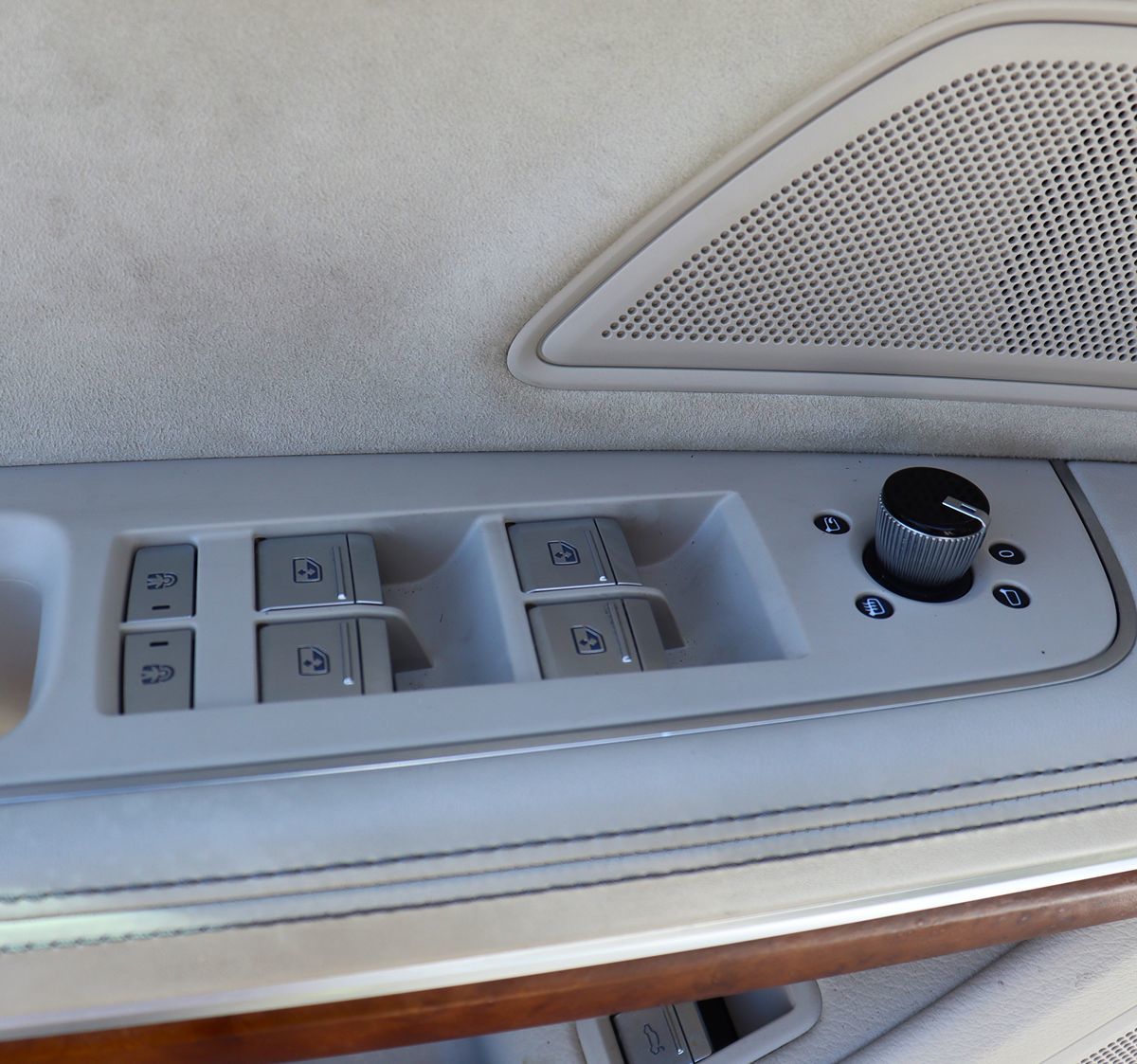 Vehicle image 65 of 78
