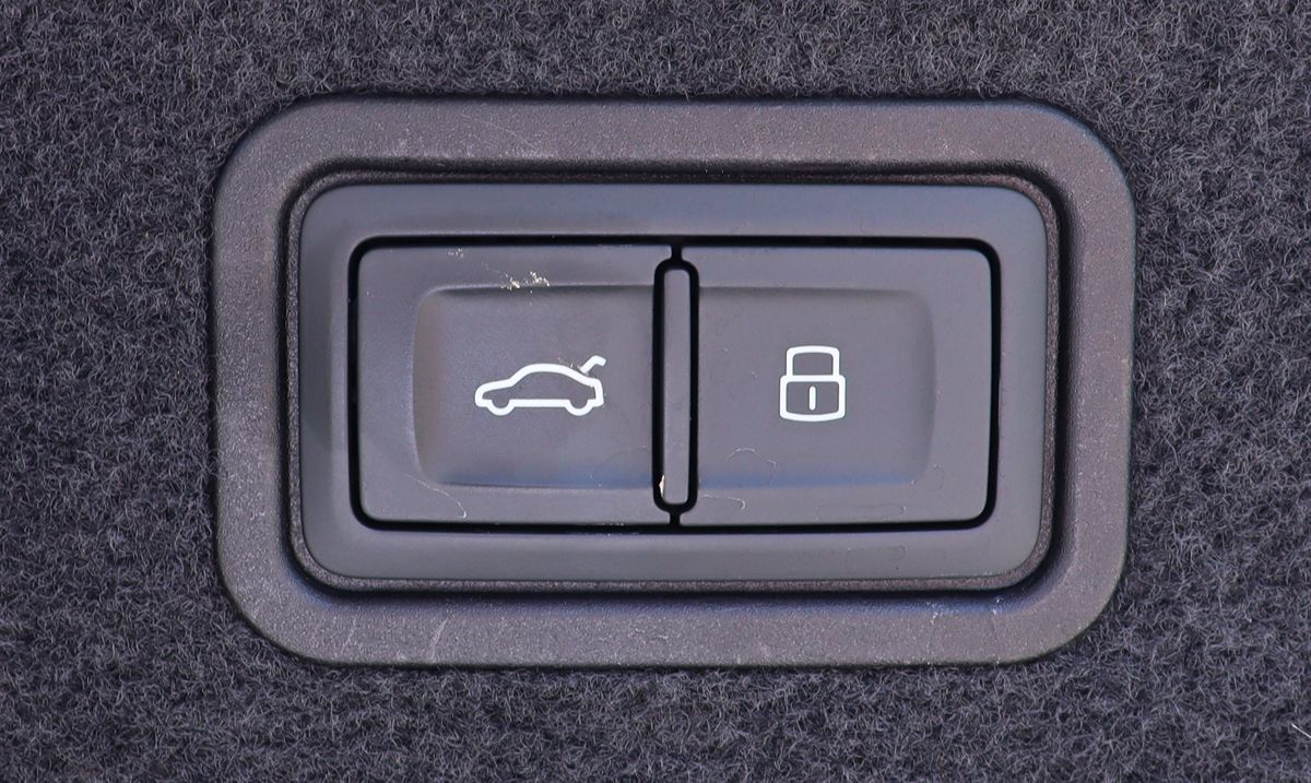 Vehicle image 62 of 78