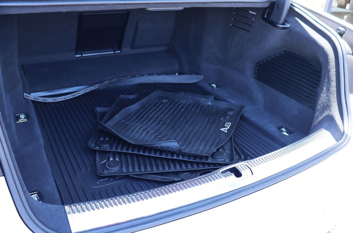 Vehicle image 19 of 78