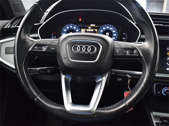 Vehicle image 15 of 30