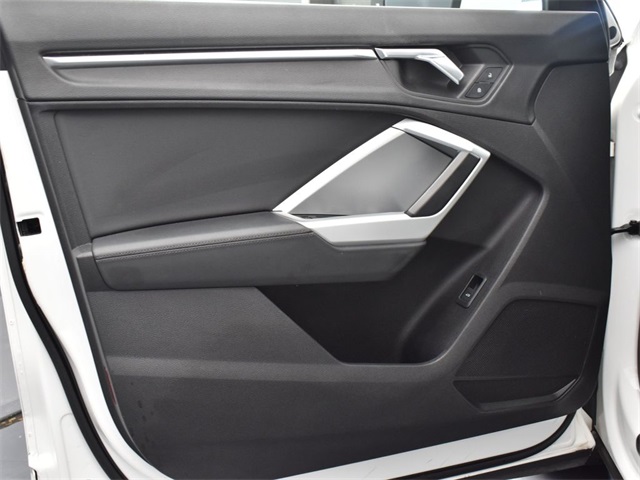 Vehicle image 11 of 30