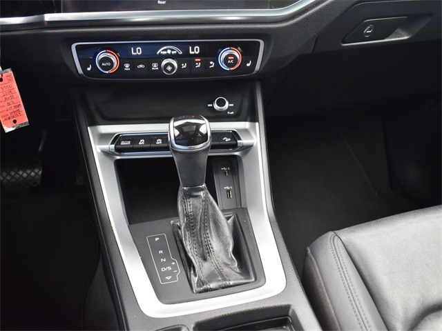 Vehicle image 21 of 30