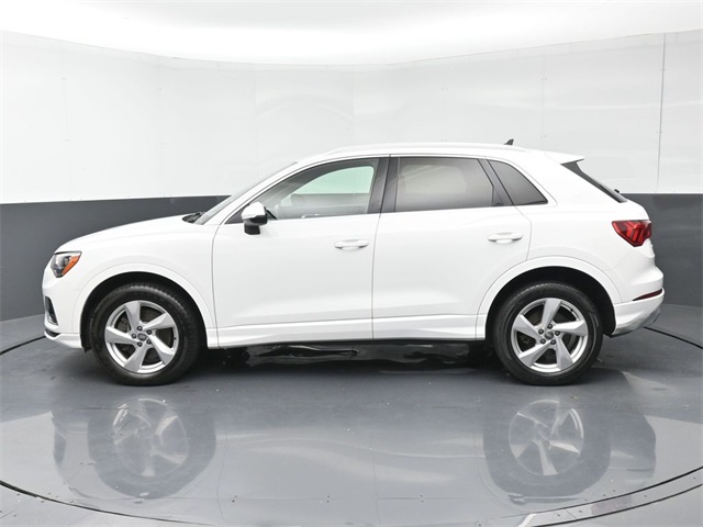 Vehicle image 10 of 30