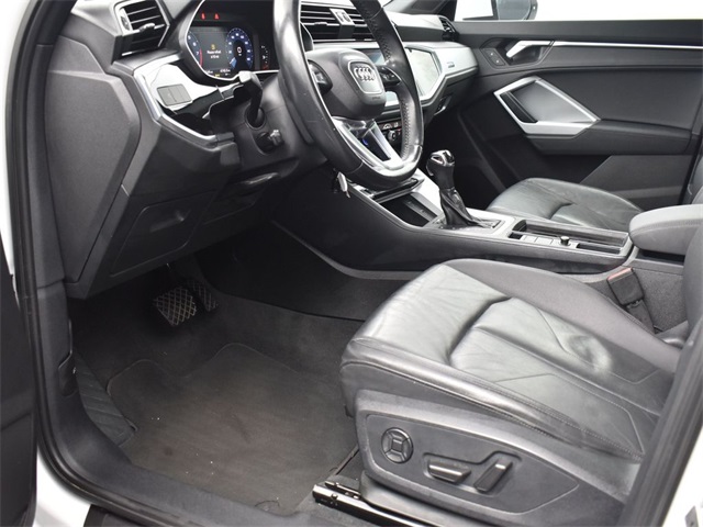 Vehicle image 12 of 30