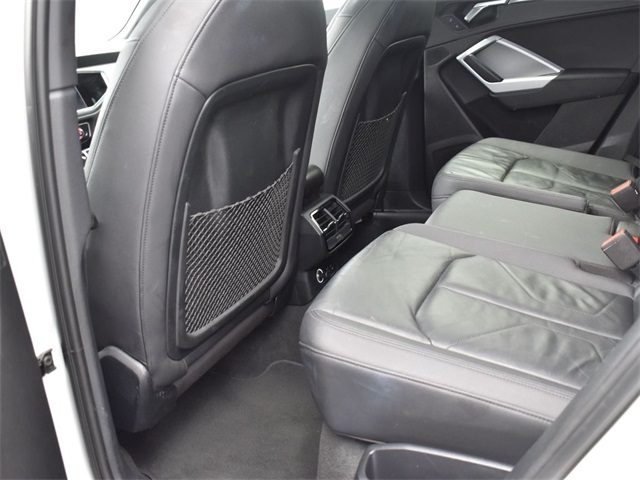 Vehicle image 23 of 30