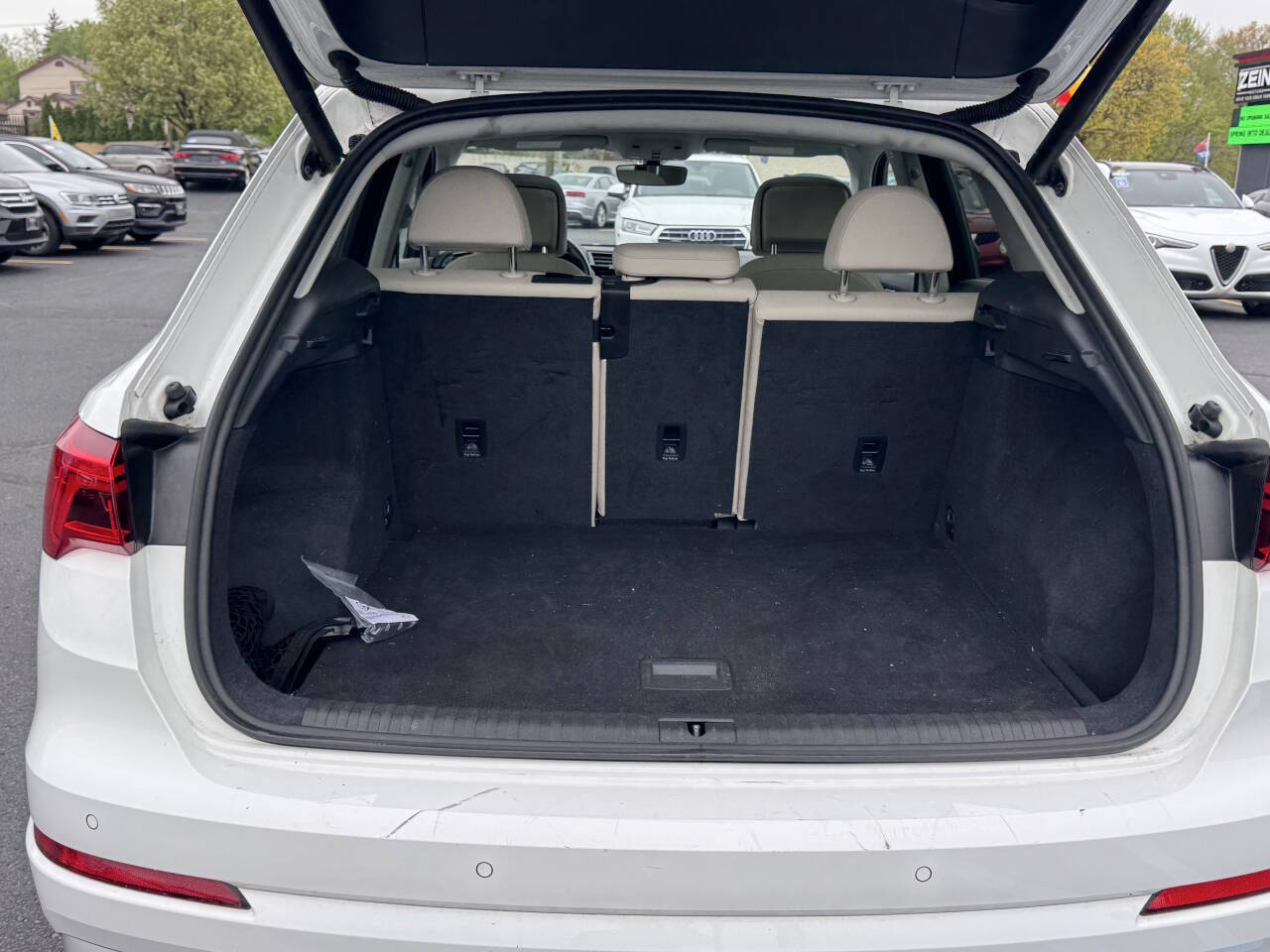Vehicle image 29 of 34