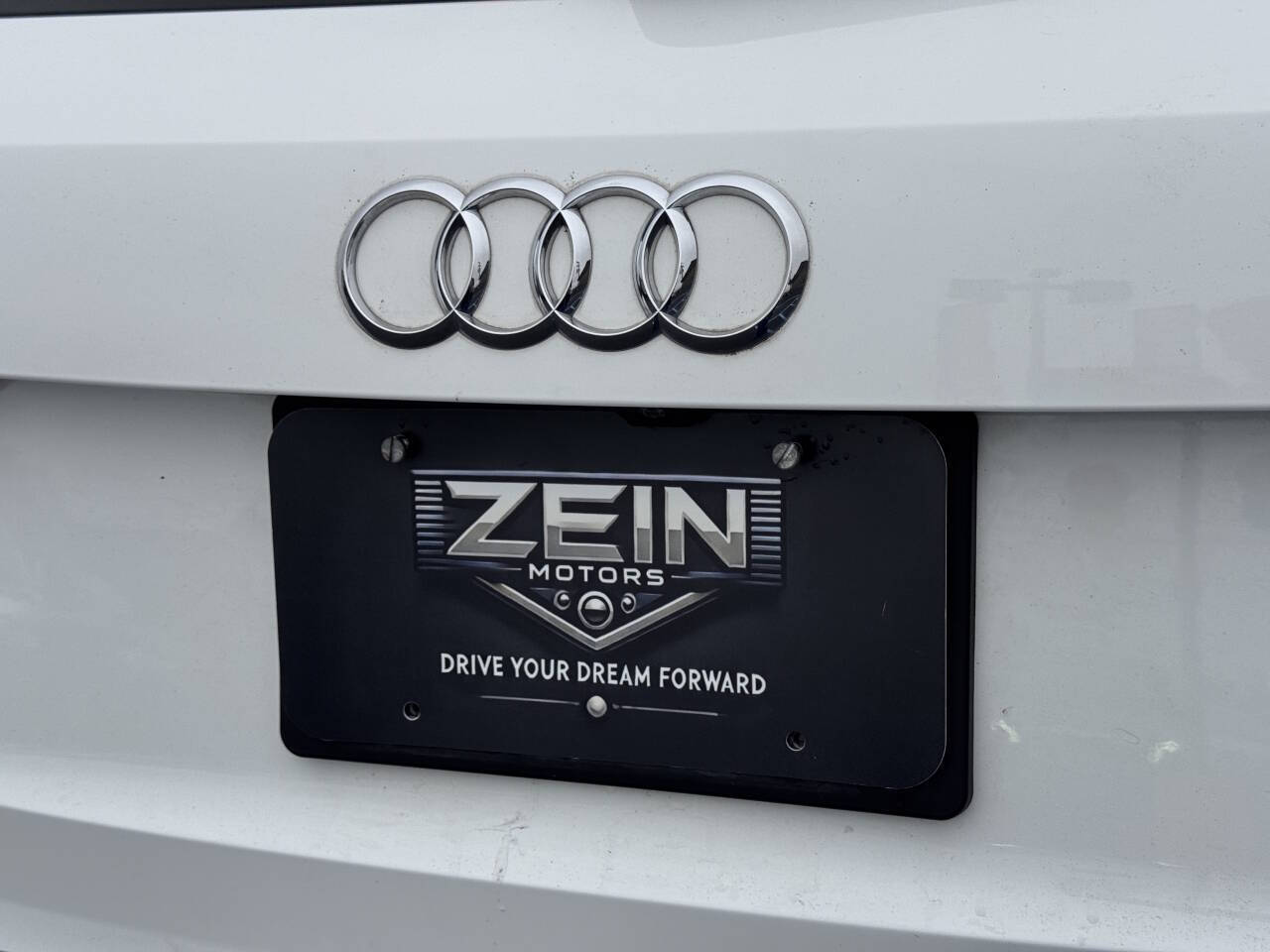 Vehicle image 33 of 34