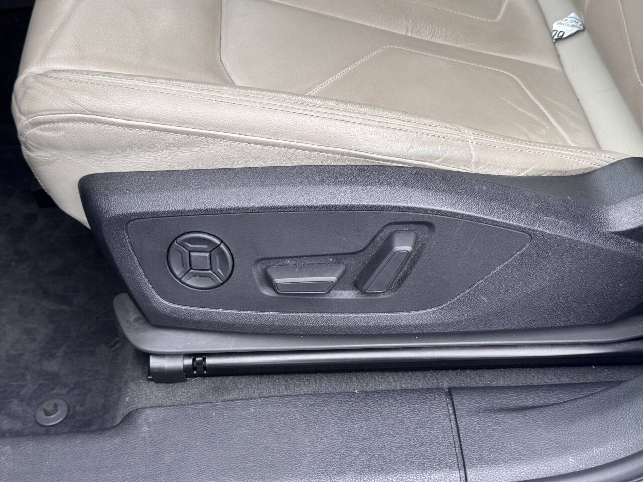 Vehicle image 8 of 34