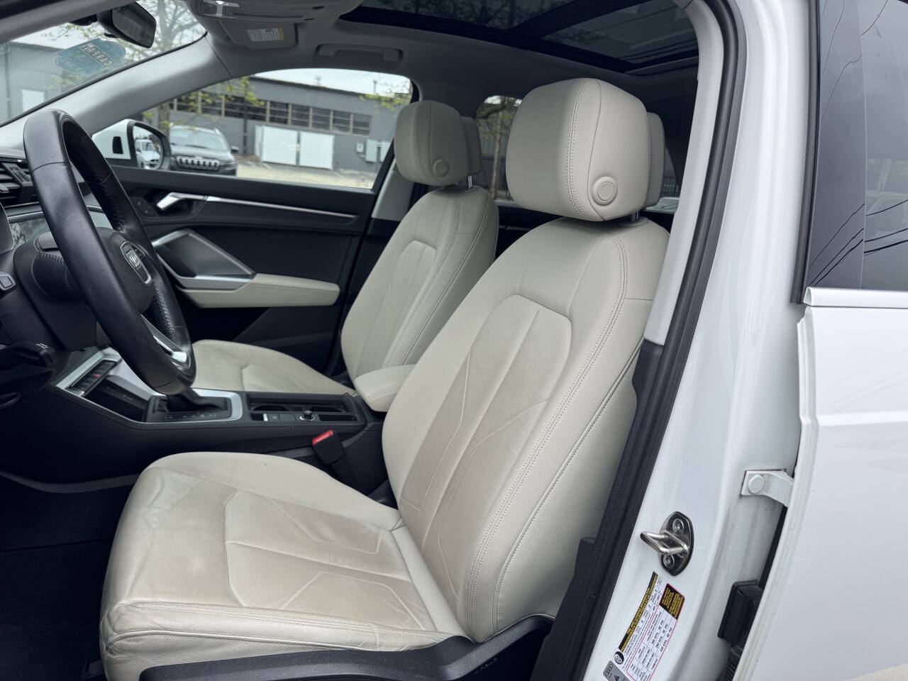 Vehicle image 7 of 34