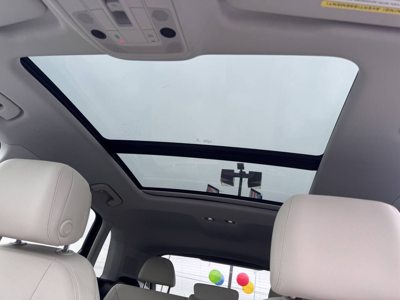 Vehicle image 11 of 34