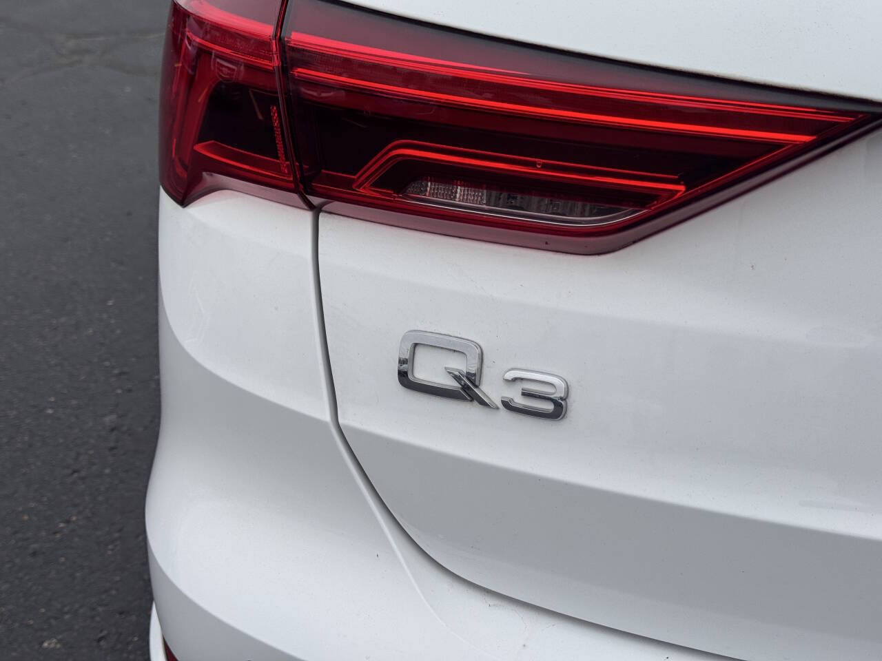 Vehicle image 31 of 34